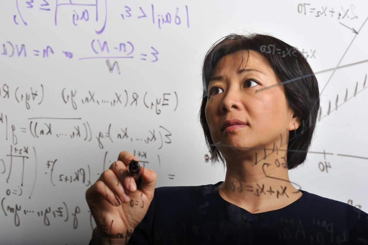 Modelos Matemáticos Aplicados à Consultoria Empresarial: Eficiência, Análise e Tomada de Decisão