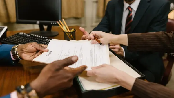 Do Clique à Consulta Fechada: O Funil Definitivo de Tráfego Pago para Advogados que Querem Escalar Contratos B2B e PF