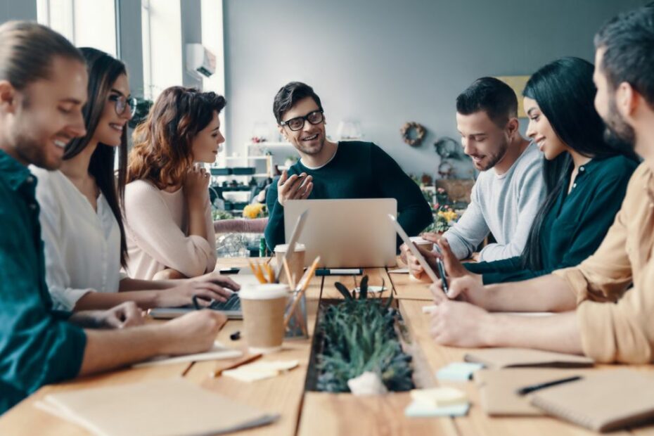 funções do departamento de marketing